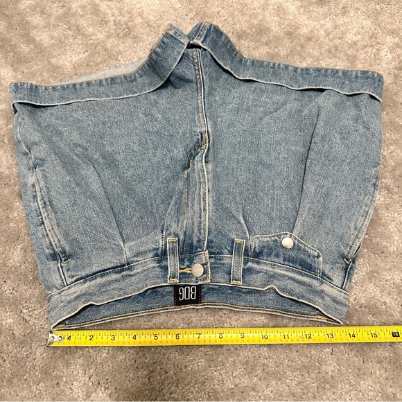 Mom Jeans BDG High Waisted Pleated and Cuffed Jean Shorts Urban Outfitters sz 28 - Picture 6 of 10